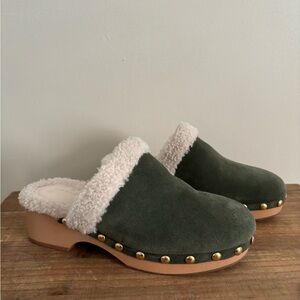 CASLON 
Caslon Sawyer Clog size 8M
